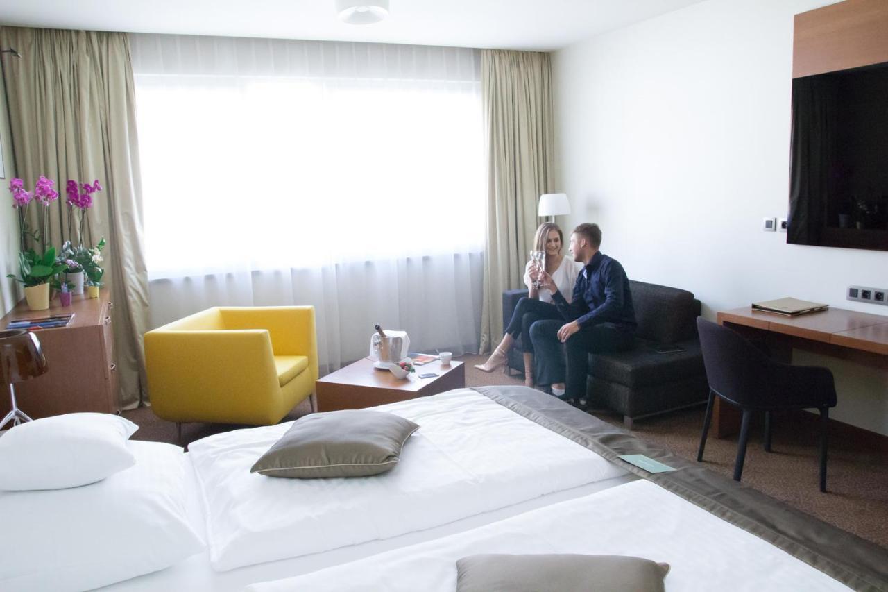 Mikado Hotel Nitra Exteriör bild